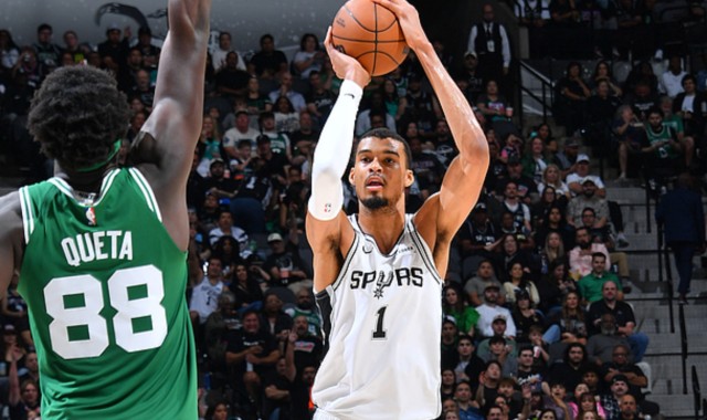 极速赛车-西部排名又变了：湖人创NBA奇迹，快船收大礼，3队排名互换